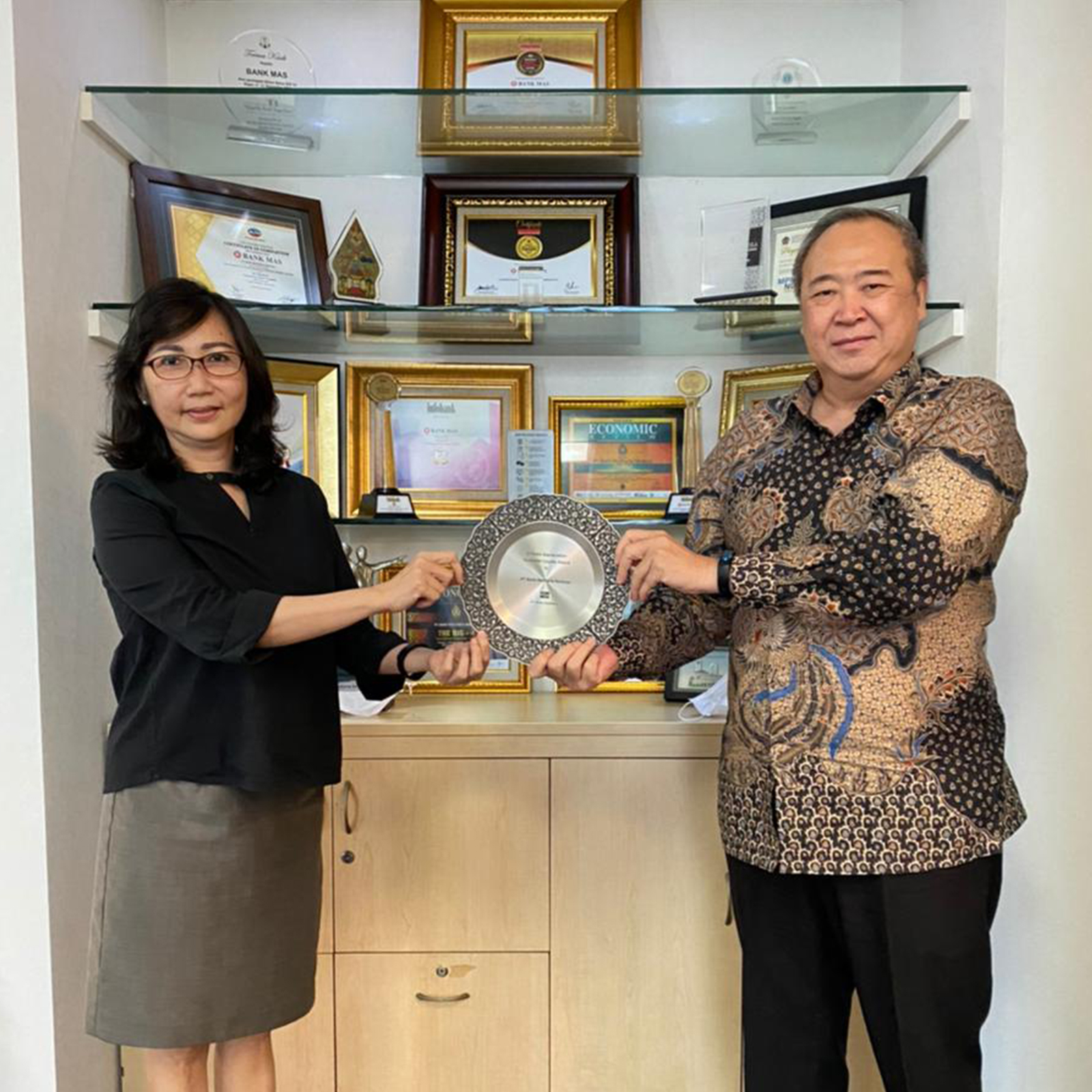 Bank Multiarta Sentosa menerima penghargaan dari Jaringan PRIMA